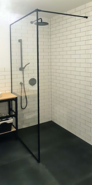 Loftowa kabina prysznicowa w ofercie firmy Housekrup w Krakowa