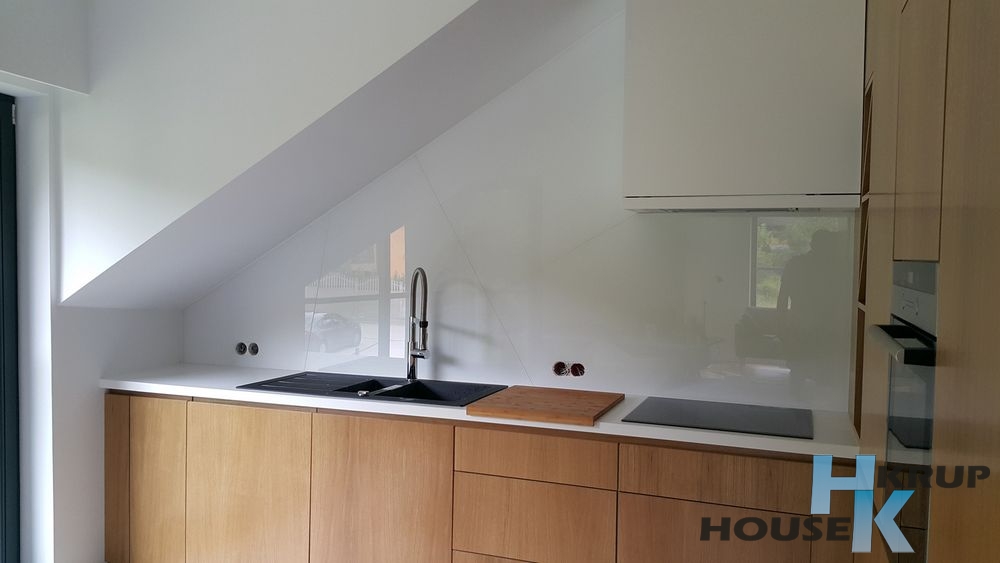 Biały Lacobel w kuchni