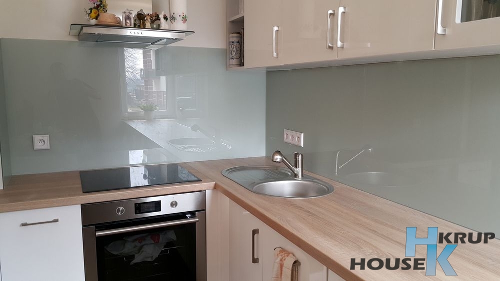 Szary lacobel w kuchni