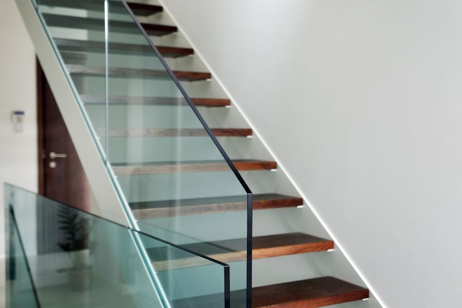 Szklana balustrada w domu - HouseKrup Kraków