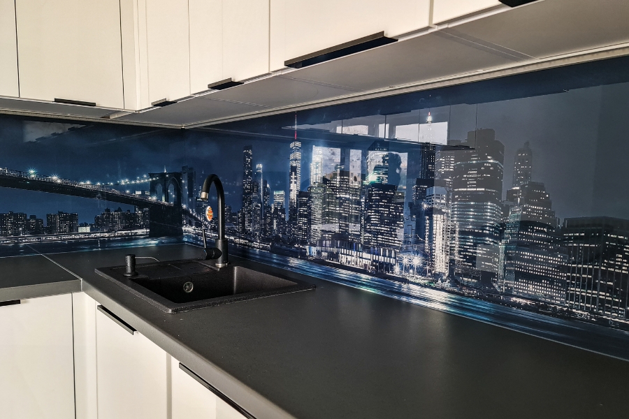 Jak wygląda grafika na szkle w projekcie HouseKrup?